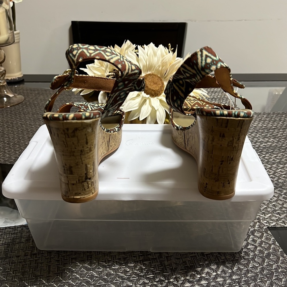 Christian Seriano  Brown & Cream Sandals - Picture 3 of 5
